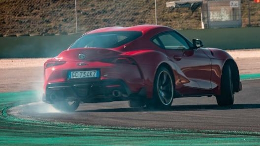 La Toyota Supra in pista a Vallelunga