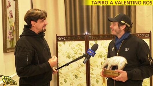 Staffelli consegna il Tapiro a Rossi