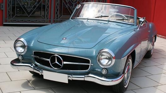 La Mercedes Benz Sl 190 è equipaggiata con motore 2.0 litri quattro cilindri