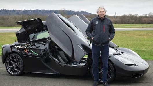 Gordon Murray con la sua creatura