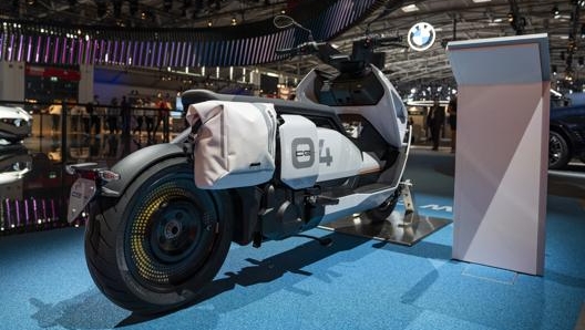 Il posteriore del Bmw CE 04, dal vivo al Salone di Monaco 2021