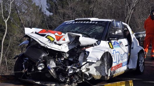 L’auto distrutta nell’incidente del 2011. Ap