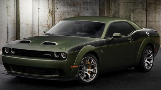 Per personalizzare la Dodge Challenger Jailbreak si possono scegliere combinazioni di colore, incluse le strisce stile “racing” sulla carrozzeria