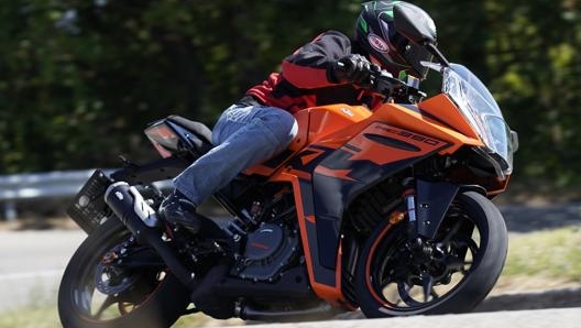 Nel misto stretto la Ktm RC 390 fa tremare le supersportive