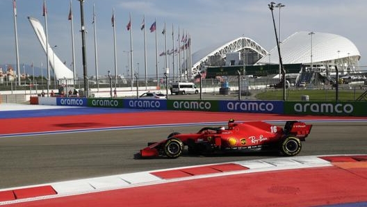 La Ferrari di Charles Leclerc in azione a Sochi. Getty