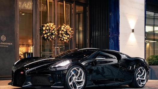 La Bugatti La Voiture Noire monta un motore W16 da 8 litri che eroga 1.500 cavalli