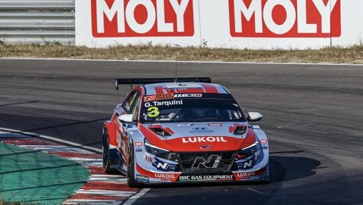 Gabriele Tarquini su Hyundai Elantra N Tcr