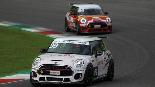 La Mini numero 99 con livrea Gazzetta Motori di Tommaso Roveda