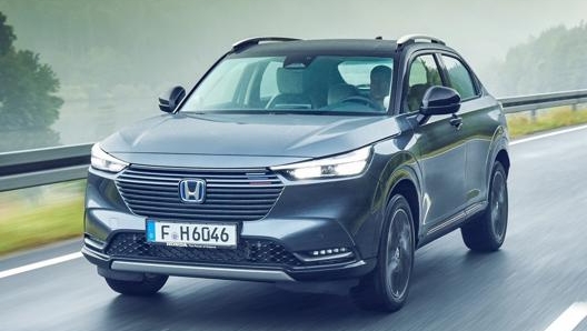 La tecnologia ibrida della HR-V permette di percorrere 100 km consumando mediamente 5,4 litri. Le emissioni medie si attestano a 122 g/km