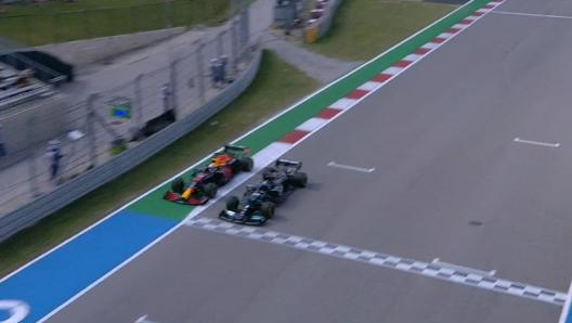 Il ruota a ruota tra Verstappen e Hamilton nelle libere 2 ad Austin