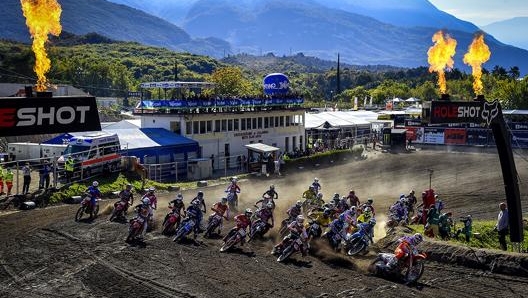 La partenza di una delle due manche di domenica della MX2