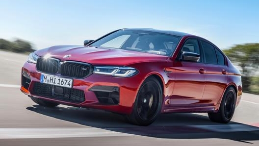 La nuova M5 potrà contare su un powertrain ibrido 750 Cv