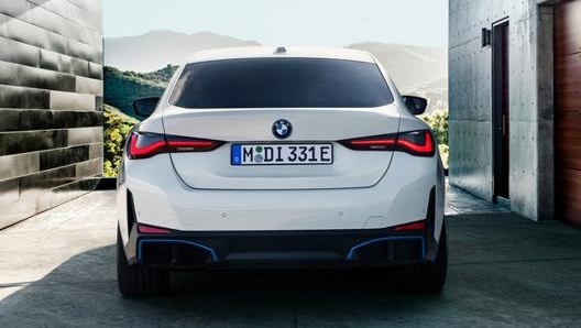 Il posteriore della Bmw i4 a cui potrebbe ispirarsi quello della nuova M5