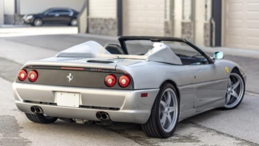 La F355 è una delle macchine più innovative prodotte dalla Ferrari