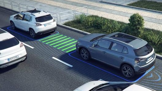 L’automatic traffic jam assist fa procedere l’auto nel traffico gestendone la velocità, le frenate e le ripartenze