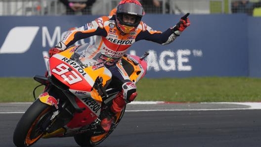 Marc Marquez in azione con la sua Honda. Lapresse