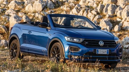 Il tettuccio in tela della Volkswagen T-Roc Cabriolet si apre elettricamente in 9 secondi