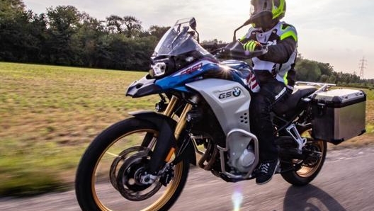 La protezione dall’aria è ottima, la nuova F 850 GS si fa apprezzare anche nei lunghi spostamenti