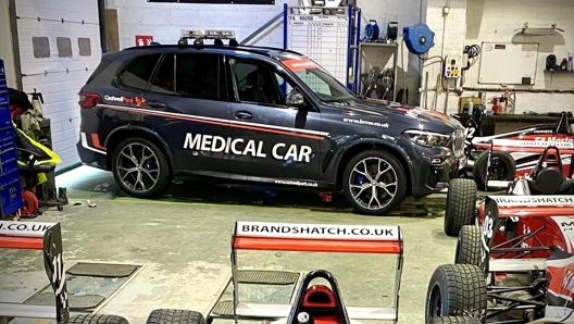 L’auto medica sparita dal circuito di Cadwell Park (foto lincs.police.uk)