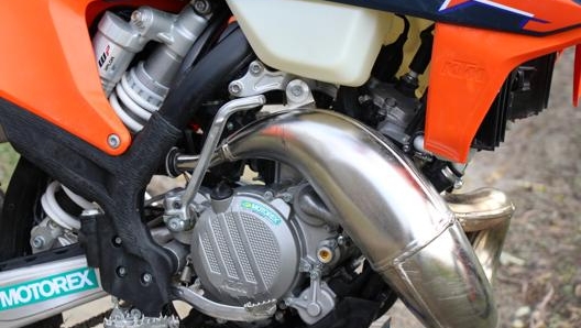 Il motore da 143,99 cc della più piccola delle Ktm 2T a iniezione