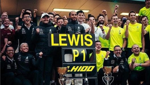 Hamilton è il primo pilota a essere arrivato a quota 100 vittorie in F1 (foto @lewishamilton)