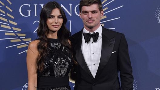 Il campione del mondo F1 Max Verstappen con la compagna Kelly Piquet. Afp