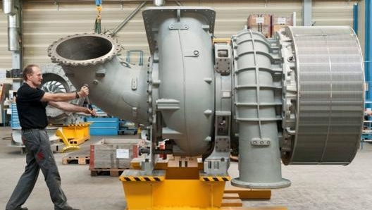 Uno dei giganteschi turbocompressori che alimentano il super-diesel Wärtsilä