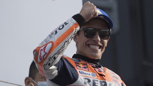 Marc Marquez celebra la   vittoria di Misano, l'ultim a gioia prima dello stop forzato