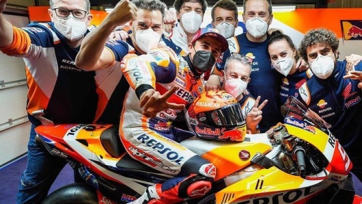 La squadra si ricompone: dopo nove mesi, Marquez ritrova i suoi tecnici (foto @marcmarquez93)