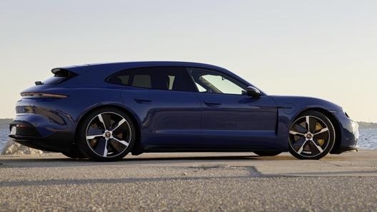 Porsche Taycan Sport Turismo è disponibile con potenza fino  a 761 Cv