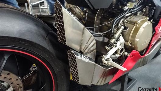 Ai 205 cavalli della Panigale 1299 vanno aggiunti i 100 del motore elettrico, per una coppia taurina di quasi 300 newtonmetri complessivi