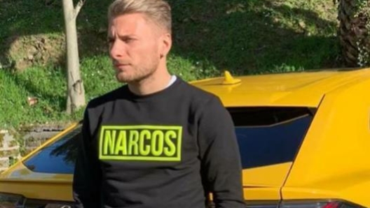 Immobile ripreso insieme alla sua amata Lamborghini Urus gialla (YouTube)