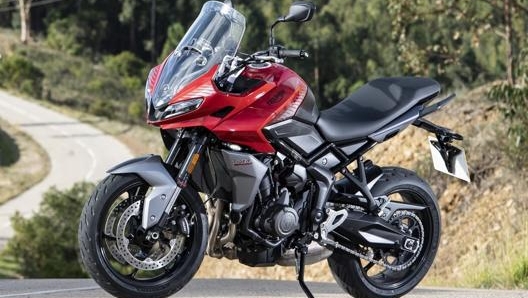 La nuova Triumph Tiger Sport 660 si presenta con un look moderno e maturo