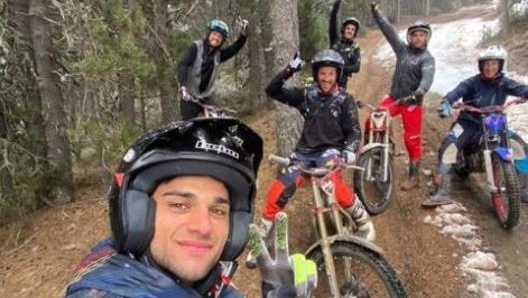 Jorge Martin e gli amici si danno al trial in montagna (foto IG Stories @88jorgemartin)