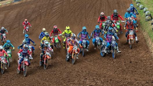 La partenza di una manche MX2 nel 2021