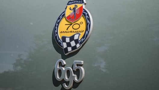 Il badge celebra la ricorrenza del 70° anniversario