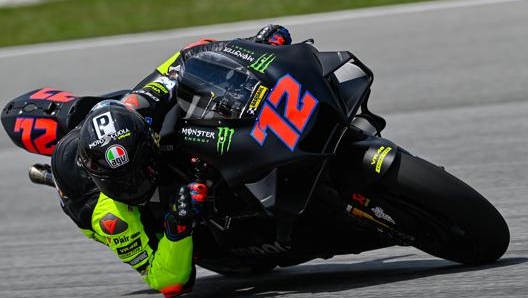 Bezzecchi con la P di principiante sul casco nel test di Sepang. Mooney VR46 Team