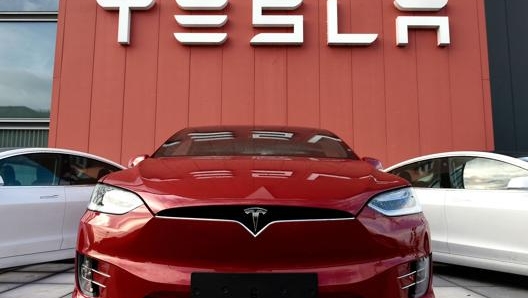 Tesla produce solo veicoli elettrici