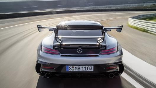 Le forme estremizzate della Amg Gt Black series