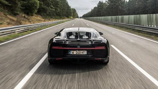 Passer,  è finito sotto indagine dopo aver postato sui social un video in cui sfrecciava a 417 km/h a bordo della sua Bugatti