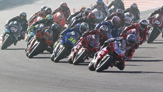 Il via del GP di Valencia 2021 della motoGP. Lapresse