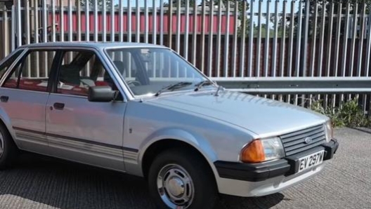 La Ford Escort Ghia di Lady Diana era stato un regalo fatto dal Principe Carlo (foto YouTube)