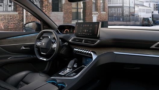 Il famoso i-cockpit di Peugeot nella rinnovata 5008.