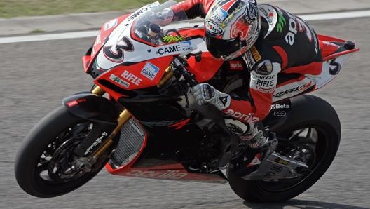 Max Biaggi con l’Aprilia. LaPresse