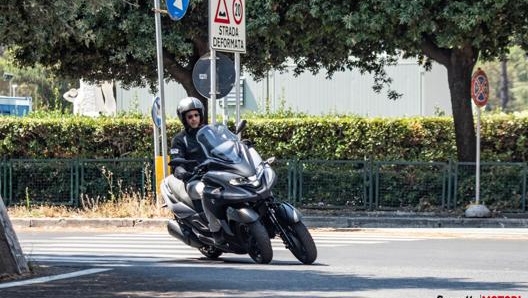 Yamaha Tricity 300 offre comfort e stabilità ai vertici del segmento.