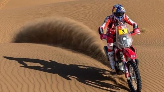 Sam Sunderland, 32 anni, in azione durante la Dakar 2022 (foto @sundersam)