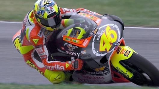 Valentino Rossi in 250 durante le qualifiche del Gran Premio d'Argentina nel 1999