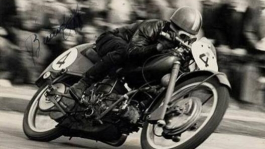 Bruno Ruffo in sella alla  Guzzi Gambalunghino 250