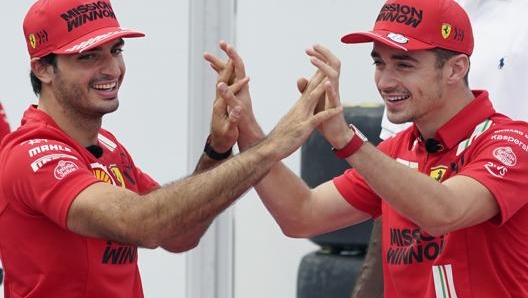 Carlos Sainz e Charles Leclerc. Ap