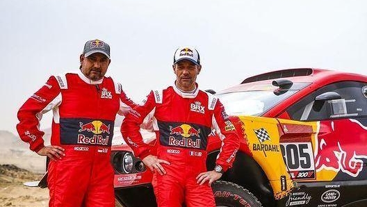 Daniel Elena, 48 anni (a sin), e Sebastien Loeb, 47, in un momento di relax prima del via dell’ultima Dakar (foto @sebloebofficiel)